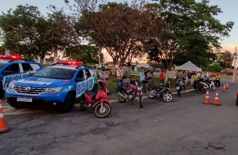 PM e SMTC fazem operação com foco em motos com escapamentos abertos, os conhecidos torbals; mais de 40 motocicletas foram apreendidas