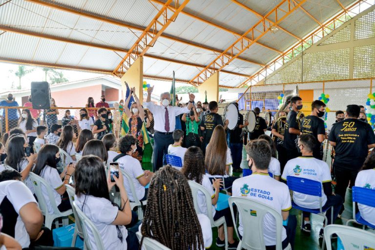 Governo de Goiás pagará bônus por resultado, de mais de R$ 161 milhões, para todos os 39 mil servidores da educação