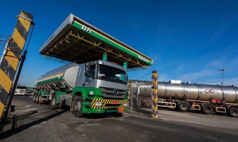Petrobras anuncia novo aumento da gasolina e do diesel nas refinarias; novos preços estão valendo a partir de hoje