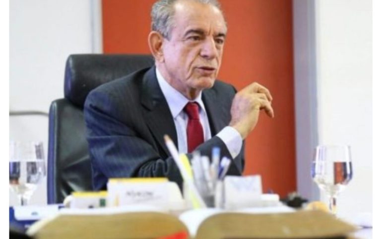 Iris Rezende tem piora no quadro de saúde; entubado novamente, quadro é considerado estável