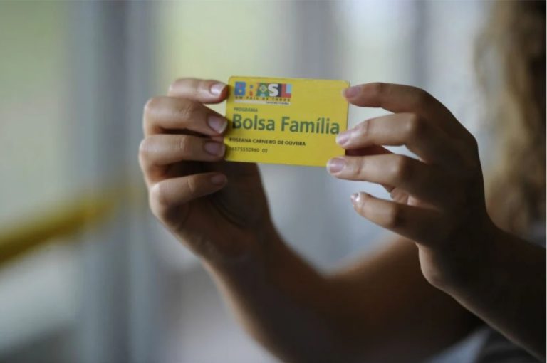 Após 18 anos, Bolsa Família chega ao fim; Auxílio Brasil é incerto