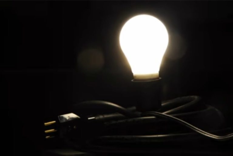 Conta de luz pode aumentar 21% em 2022, diz Aneel