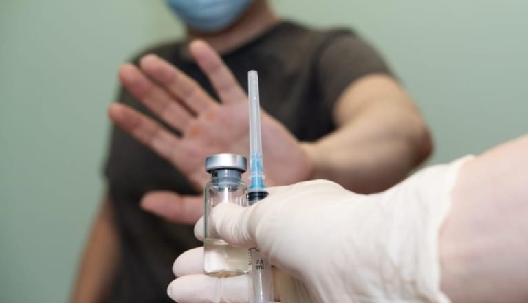 Não vacinados podem ser confinados em país da Europa