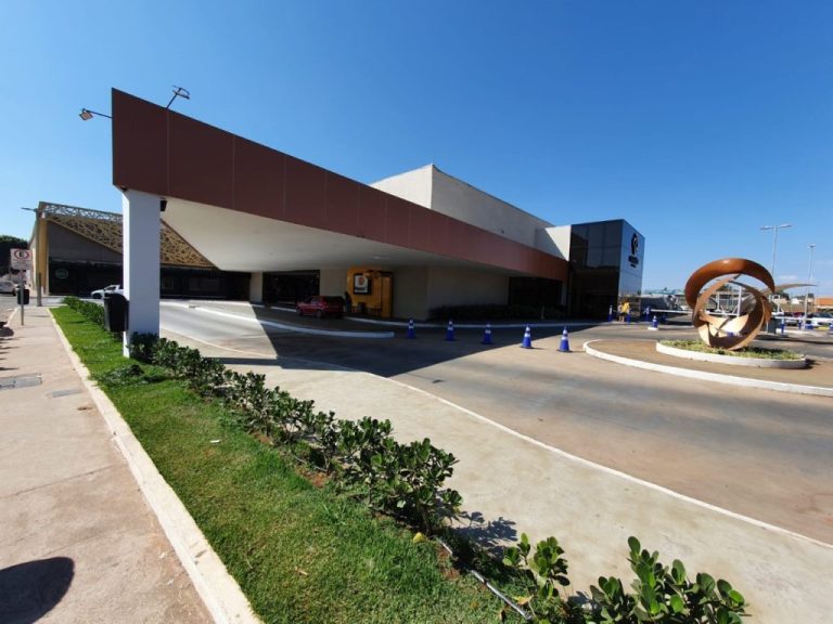 Catalão inaugura decoração de Natal nesta sexta-feira (05/11); evento será marcado com a chegada do Papai Noel