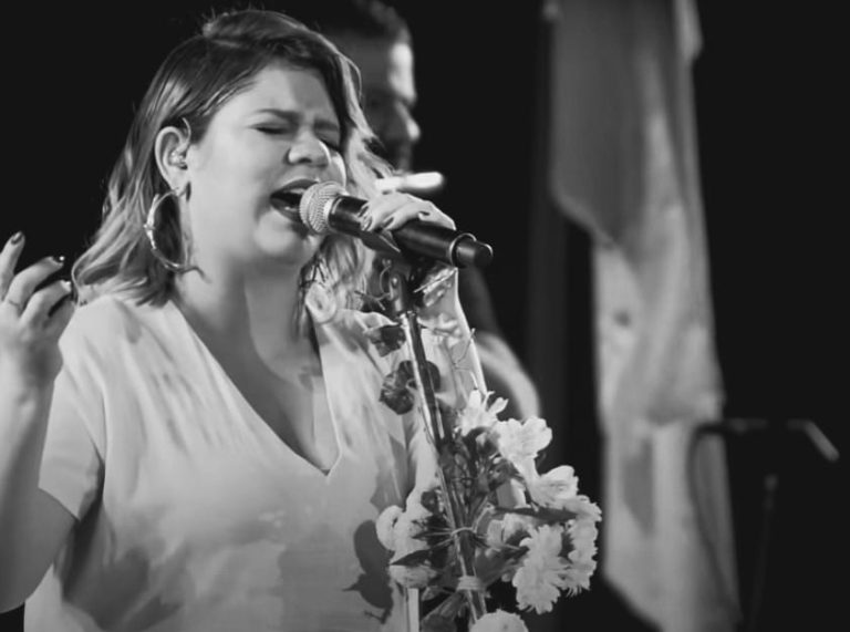 Goiás de Luto: Caiado lamenta morte da cantora Marília Mendonça, Decreta Luto Oficial de três dias no Estado, e concede Goiânia Arena para velório