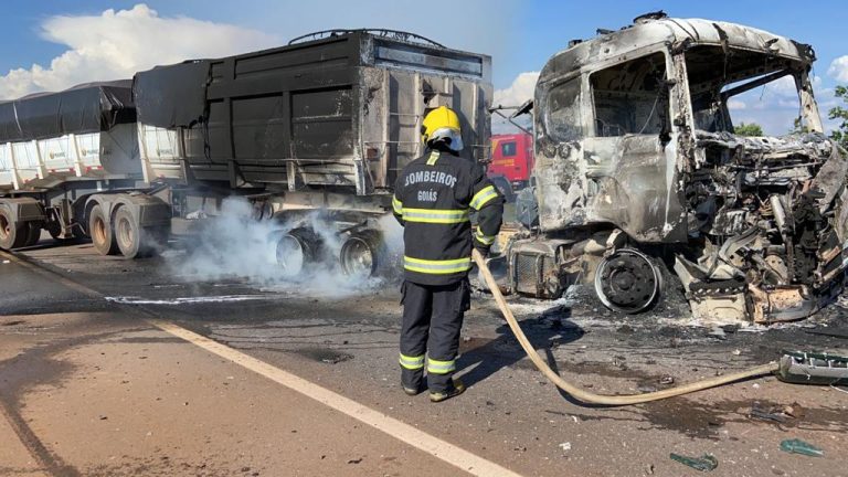 Bombeiros de Catalão atenderam mais 40 ocorrências no final de semana; destaque foi acidente entre carretas na BR-050 e engasgamento de bebê de dois meses