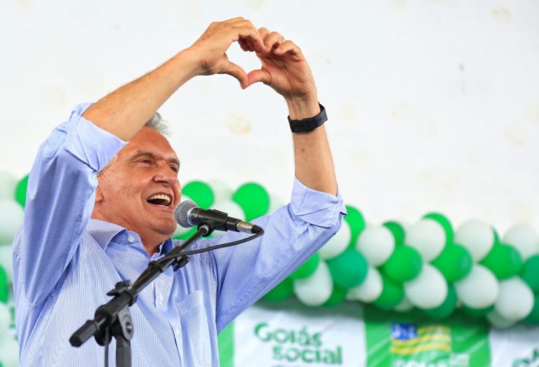 “Só na educação de Luziânia, já aplicamos R$ 52 milhões e, em dois anos e 10 meses, investimos mais do que eles em 20 anos de governo”, diz Caiado ao anunciar construção de escola no município e 3.385 cartões do Mães de Goiás