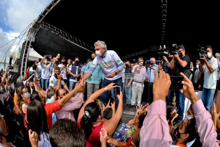 “Iris está lá de cima, dizendo para manter viva a participação do povo nas decisões políticas de Goiás”, diz Caiado durante abertura do 1º mutirão em homenagem ao ex-governador, na região Noroeste de Goiânia