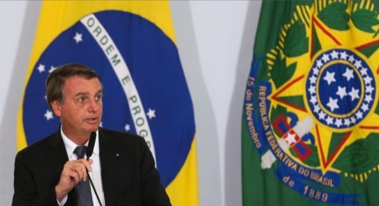 Bolsonaro publica MP para garantir auxílio de R$ 400 em dezembro