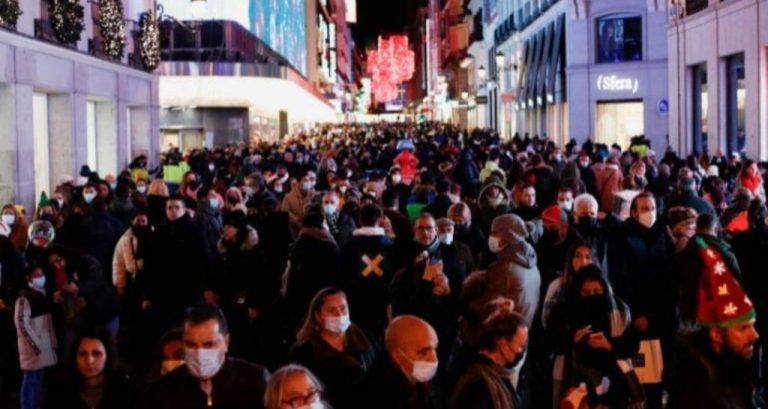 Contágios por Covid-19 disparam na véspera do Natal