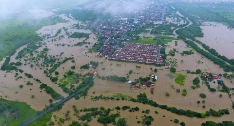 Chuva continua nesta terça em área afetada por enchentes na Bahia
