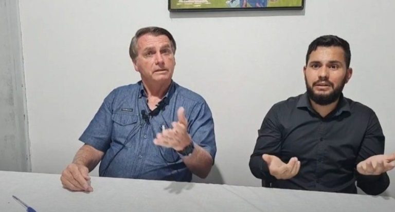 Bolsonaro confirma salário mínimo de R$ 1.212 em 2022