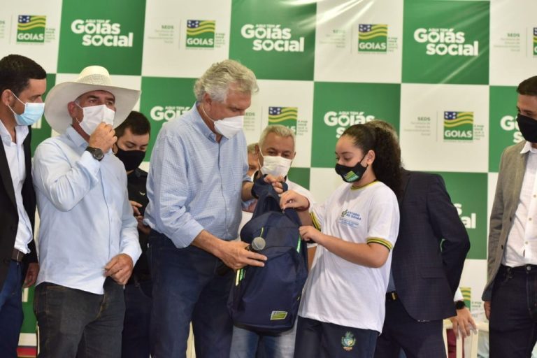 Governo de Goiás investe R$ 28,8 milhões na confecção de 550 mil mochilas para distribuição a todos os alunos da rede estadual