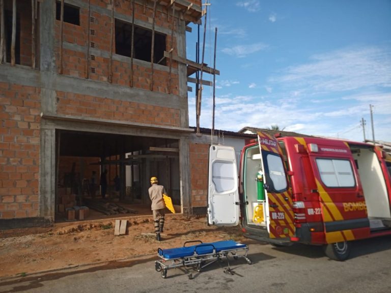 ACIDENTE DE TRABALHO: pedreiro de 62 anos de idade sofre queda de andaime em construção de sobrado, em Catalão