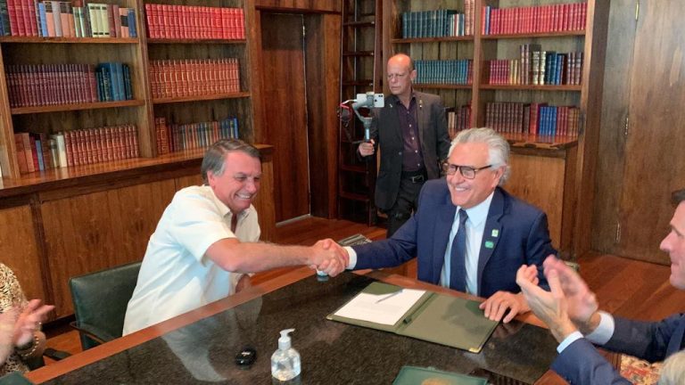 “É o maior presente de Natal que o povo de Goiás poderia receber”, diz Caiado a Bolsonaro após assinatura de adesão do Estado ao Regime de Recuperação Fiscal (RRF)