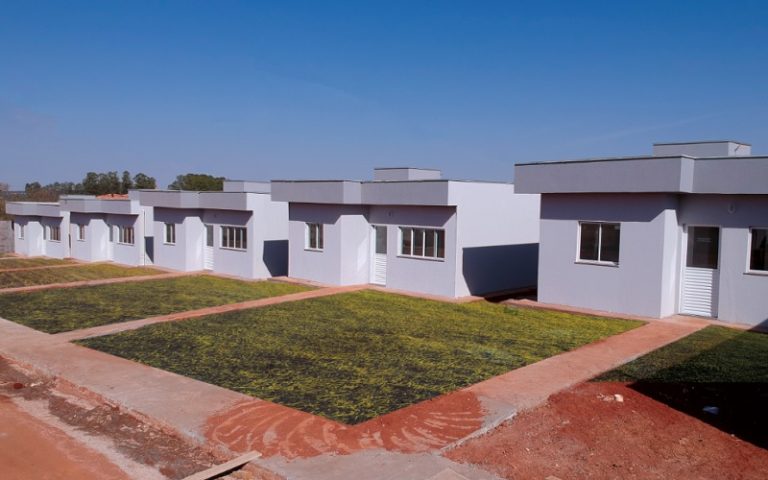 Famílias de Catalão recebem moradias do Governo de Goiás  nesta segunda-feira