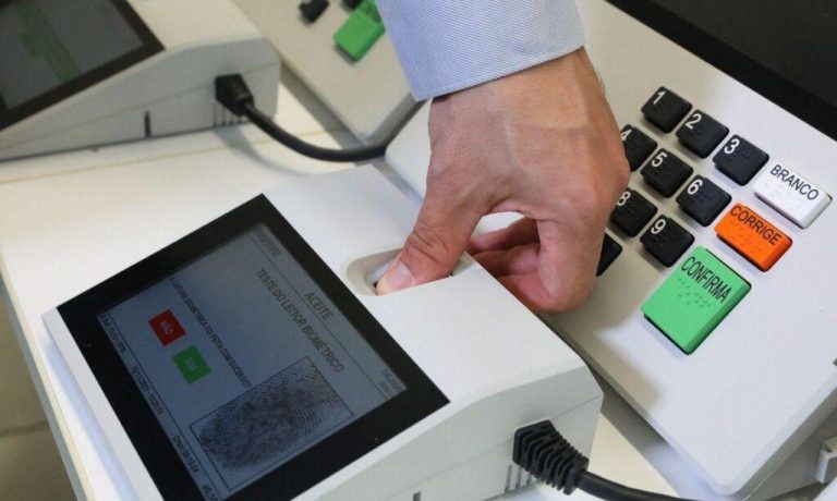 TSE unifica horário de votação nas eleições de 2022; novo modelo de urna eletrônica foi apresentado nesta semana