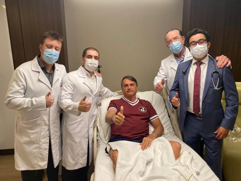 Presidente Bolsonaro tem alta do Hospital Vila Nova Star em São Paulo