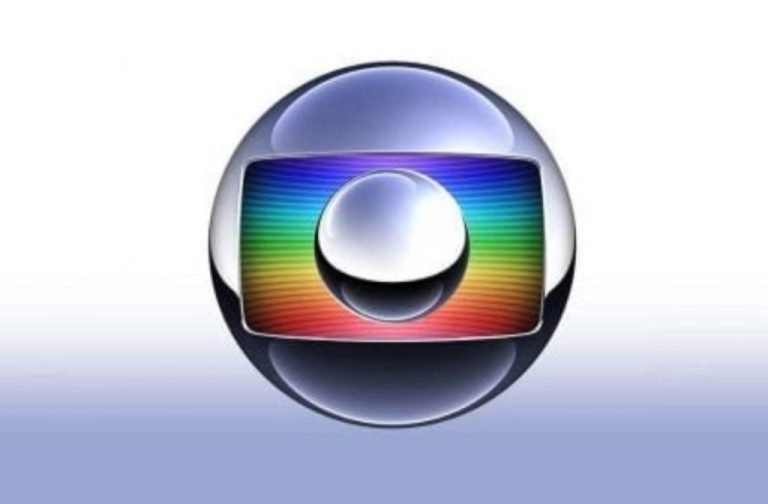 LULA DÁ POSSE A MINISTROS E ASSINA PRIMEIRAS MEDIDAS DE GOVERNO