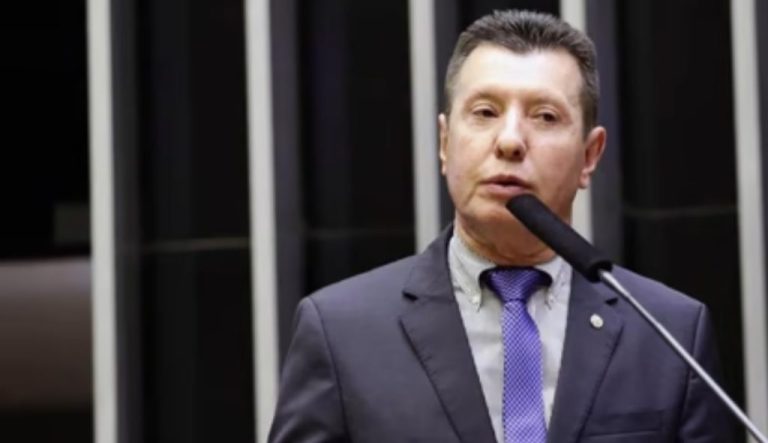 Deputado goiano, José Nelto é condenado pelo TJ a pagar R$ 33 mil por cheques devolvidos