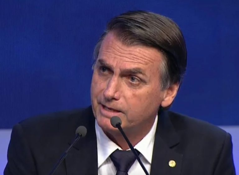 Bolsonaro irá a debates, mas não aceitará questões como investigações de corrupção envolvendo os filhos