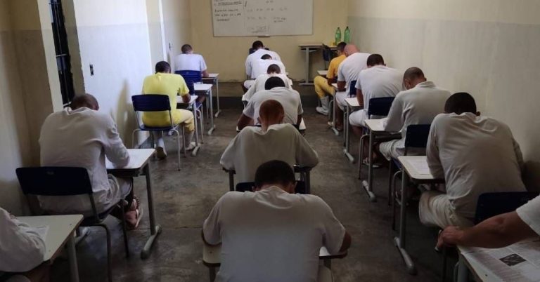 Mais de 600 detentos fazem a prova do Enem neste domingo (9)
