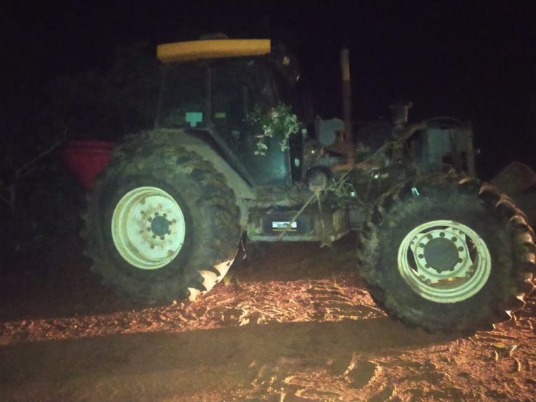 Policiais prendem suspeito e recuperam trator furtado em fazenda de Ipameri