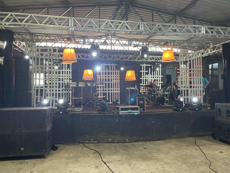 Quase tudo pronto para o show de Valéria Barros no Fogão de Lenha Show, em Catalão