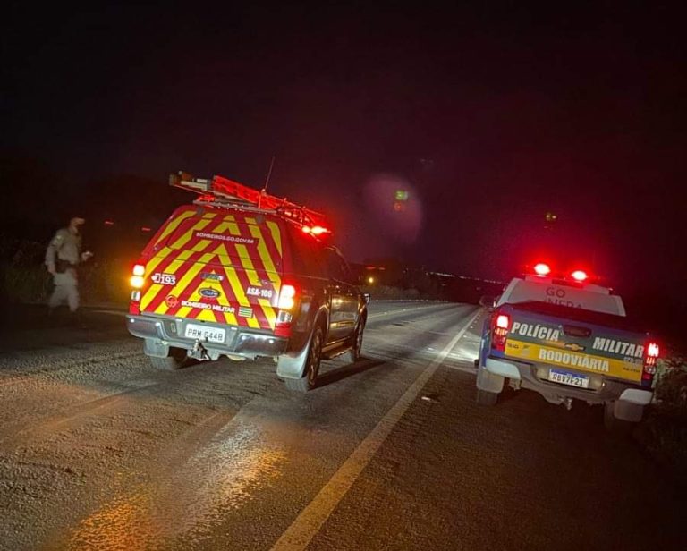 Batida entre dois carros na GO-210 entre Catalão e Goiandira deixou três pessoas feridas