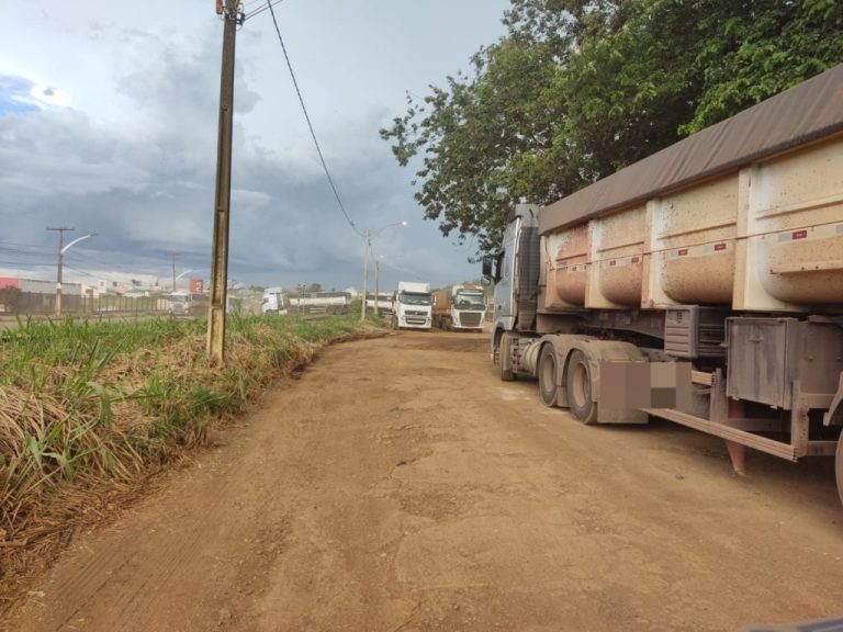 Bastante danificada, avenida próxima ao Posto Comboio receberá serviço provisório ainda nesta semana; estrada das mineradoras aguarda negociação para uma PPP, afirma Luiz Severo