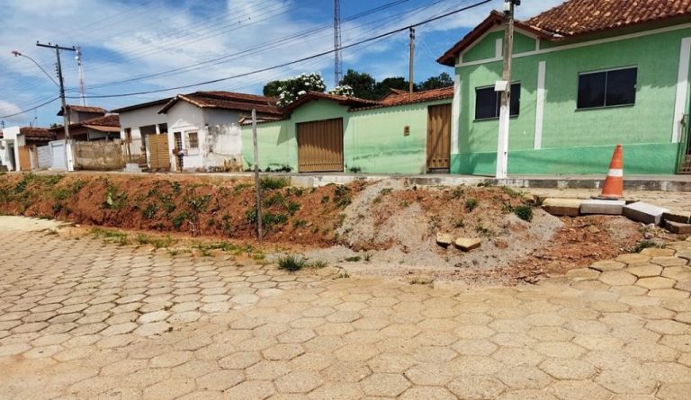 Em Nova Aurora, população reclama de obras iniciadas e não concluídas pela prefeitura do município
