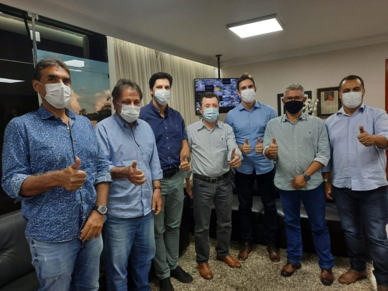 ELEIÇÕES 2022: pré-candidato a vice-governador, Daniel Vilela (MDB), visitou Adib Elias na Prefeitura de Catalão nesta quinta-feira (27); “conversas foram iniciadas para retorno de Adib ao MDB”