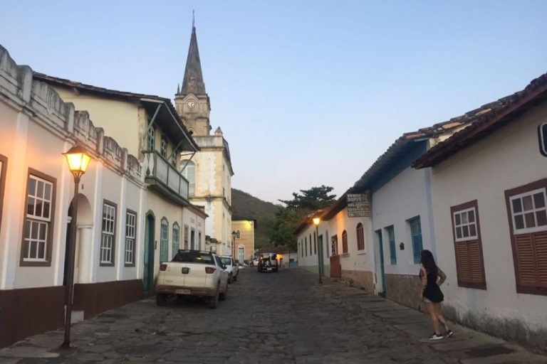 Com 400 casos de Covid em uma semana, cidade de Goiás decreta toque de recolher