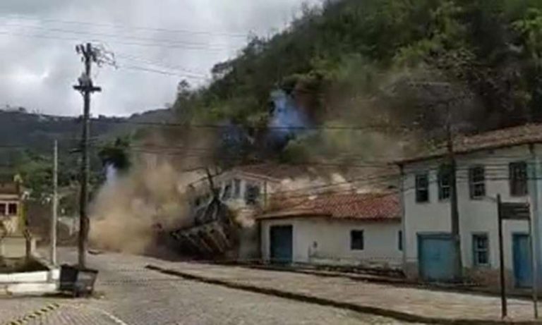 URGENTE: deslizamento destrói imóveis históricos e assusta moradores, em Ouro Preto, Minas Gerais; assista