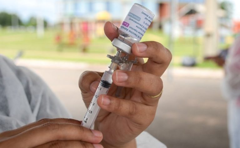 Saúde de Catalão aplica 1ª, 2ª e 3ª doses de vacinas contra Covid-19 nesta segunda-feira (10/01)