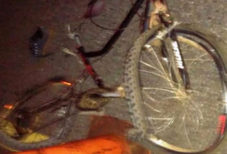 Motorista em alta velocidade atinge ciclista idoso em Catalão 