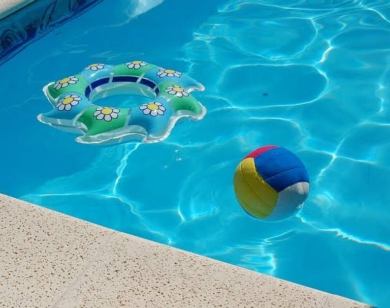 Criança de 1 ano morre afogada em piscina em Anápolis