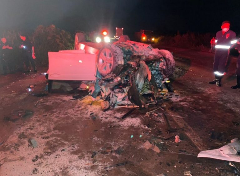 Três jovens morrem em acidente fatal com caminhão, na BR-153, em Goiás