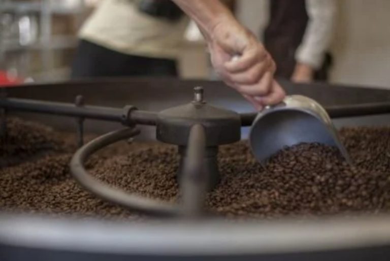 Após atingir maior preço desde 1996, café continuará caro em 2022