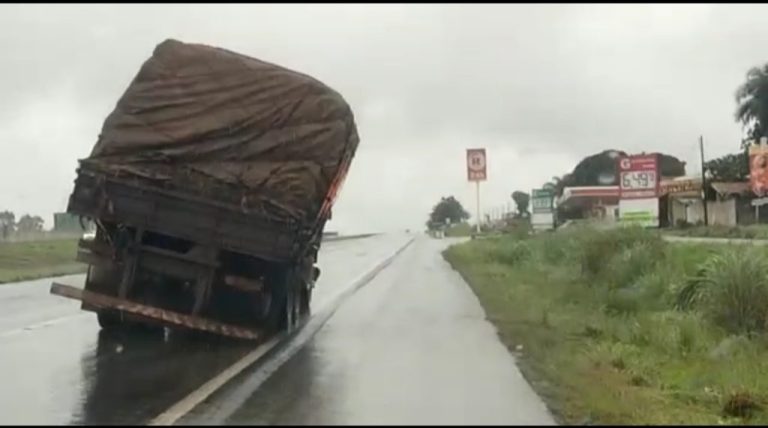 Caminhão com carga torta é apreendido na BR-153, em Aparecida de Goiânia