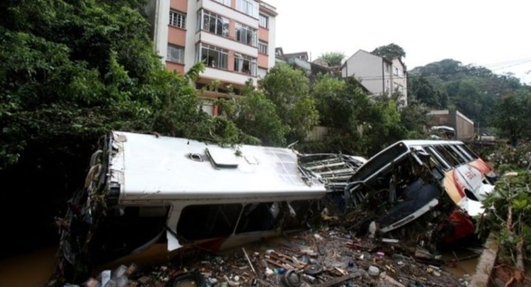 PETRÓPOLIS: SOBREVIVENTE DO TEMPORAL DE 2011 MORRE EM ÔNIBUS ARRASTADO PELA ÁGUA