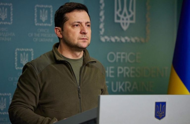 ZELENSKY RECUSA RESGATE PELOS EUA: “PRECISO DE ARMAS, NÃO DE CARONA”