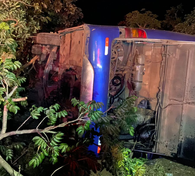 PM descobre por que dois fugiram de ônibus que tombou e matou motorista em Campo Alegre de Goiás