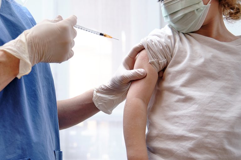 Catalão segue vacinando crianças de 6 a 11 anos contra Covid-19; saiba quem também doses mais vai ser imunizado hoje
