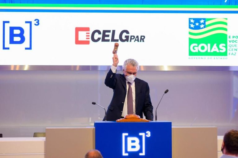 Caiado assina contrato de venda da Celg T por R$ 1,9 bilhão