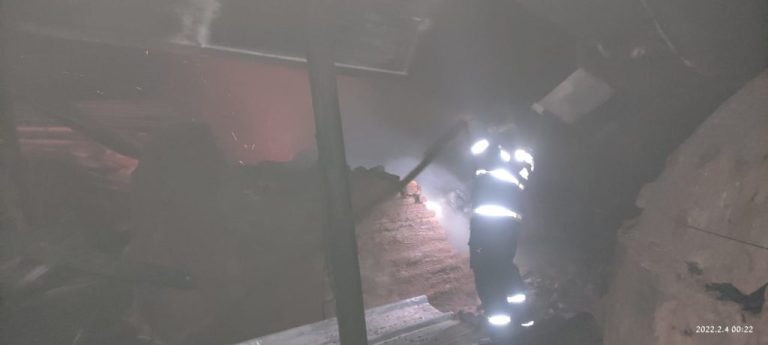 Forno desaba e provoca incêndio em carvoeira no município de Três Ranchos
