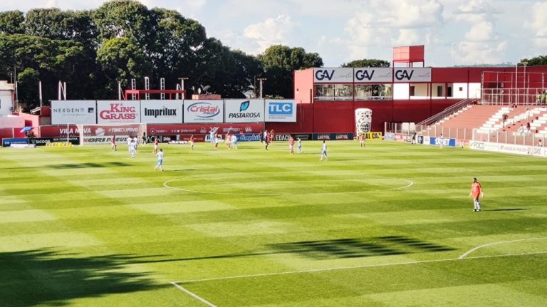 CRAC DE CATALÃO ARRANCA EMPATE NO FINALZINHO DA PARTIDA CONTRA O VILA NOVA E CONSEGUE SE MANTER NO G4