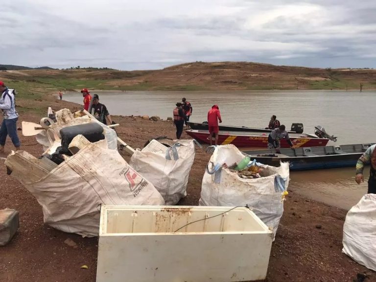 Mutirão será realizado em Três Ranchos para retirada de lixos nas margens do lago azul; ação é coordenada pela Secretaria do Meio Ambiente