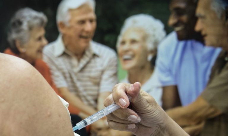 SAÚDE RECOMENDA 2ª DOSE DE REFORÇO PARA IDOSOS ACIMA DE 80 ANOS