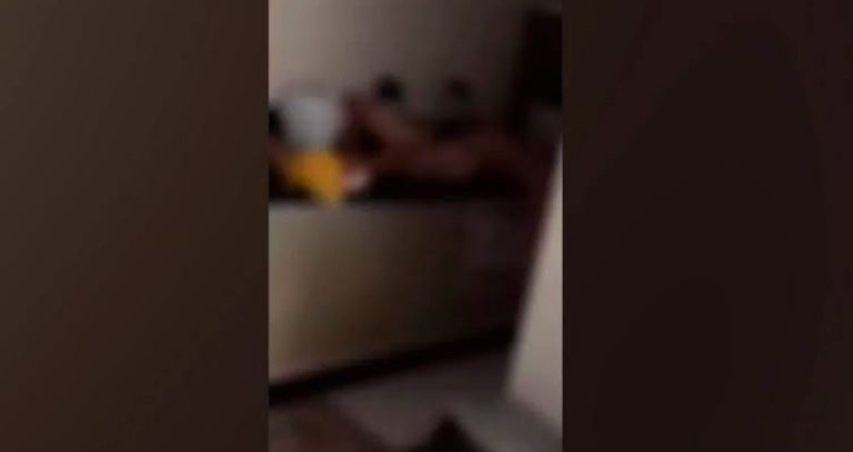 FAMÍLIA ENCONTRA ESTRANHO DORMINDO PELADO NA PIA DA COZINHA, EM SC